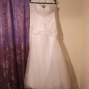 Brand new, never worn strapless wedding dress